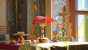 İlahi Liturji’nin tam merkezinde, Yüce Efharistiya Sakramenti bulunmaktadır (5)